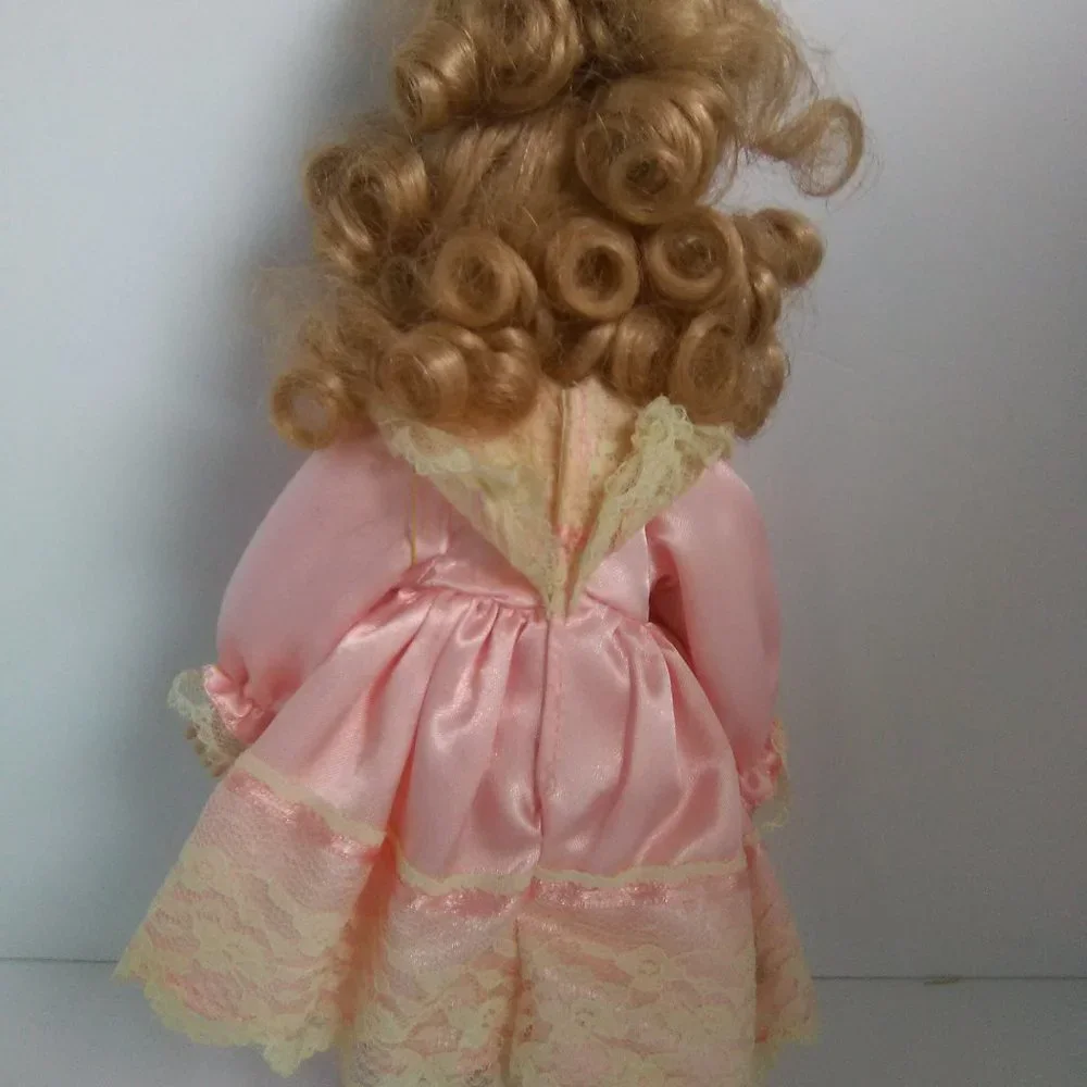 Collectibles Memories Amanda Porcelain Doll In Pink
